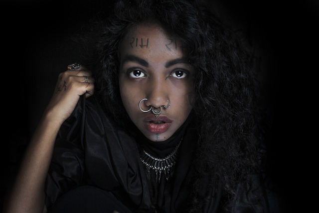 Jak przymocować szafę do ściany bez wiercenia? Jak przymocować szafę do ściany bez wiercenia?