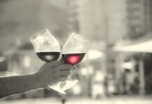 Czy można iść z koleżanką na studniówkę? Czy można iść z koleżanką na studniówkę?