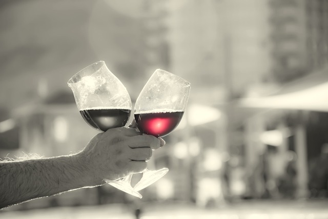 Czy można iść z koleżanką na studniówkę? Czy można iść z koleżanką na studniówkę?