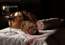 Dlaczego kiełbasa po wędzeniu jest pusta?